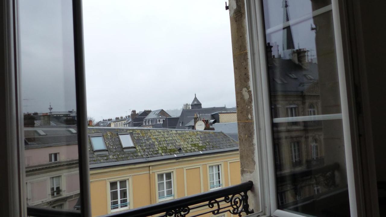 Hyper Centre Cathedrale De Homestay *